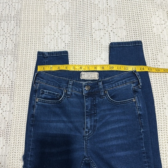 Women’s free people distressed jeans size 26 - Picture 8 of 10